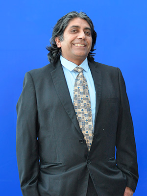 Iván Flores Espinoza